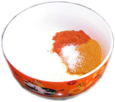 jogurt naturalny, curry, ostra papryczka chili, miseczka